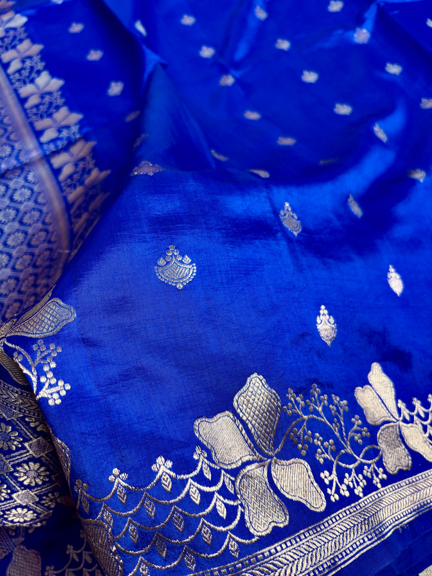 Traditional Varanasi handloom Banarasi saree with kadwa booti design