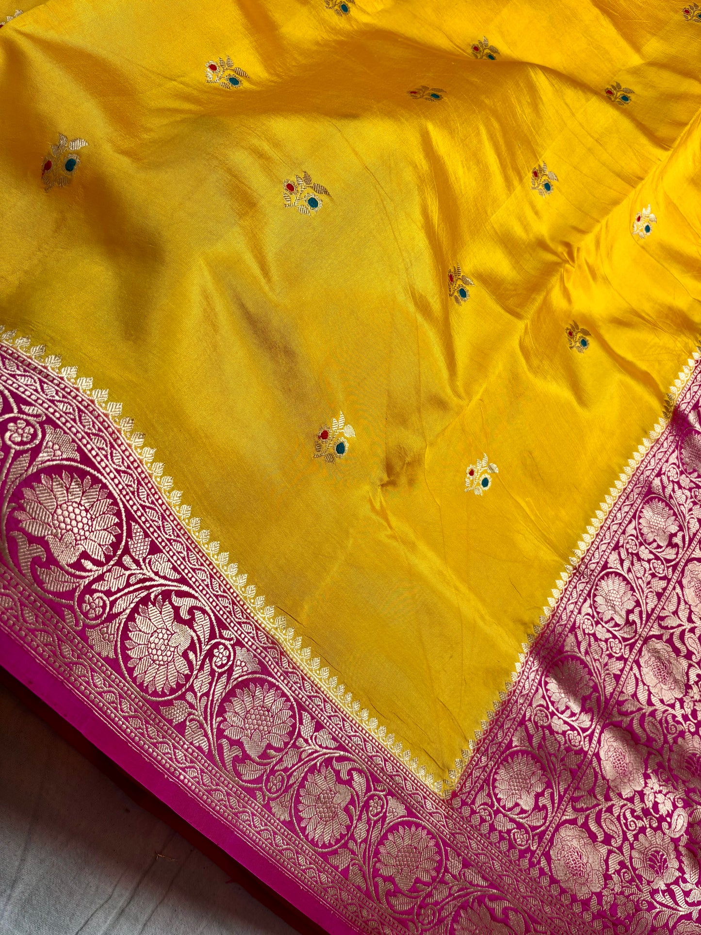 Kadwa woven meenakari buti saree premium silk drape