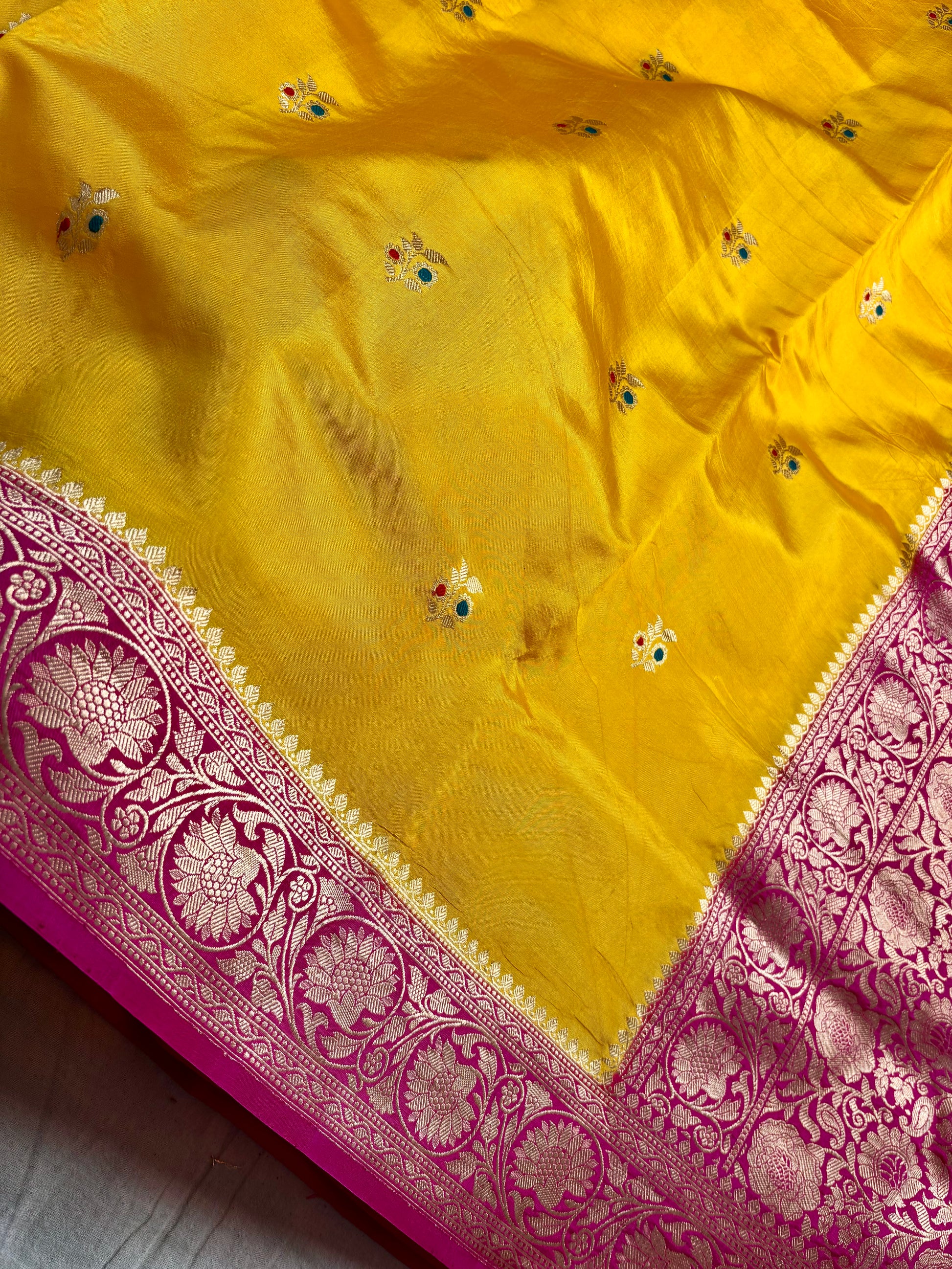 Kadwa woven meenakari buti saree premium silk drape