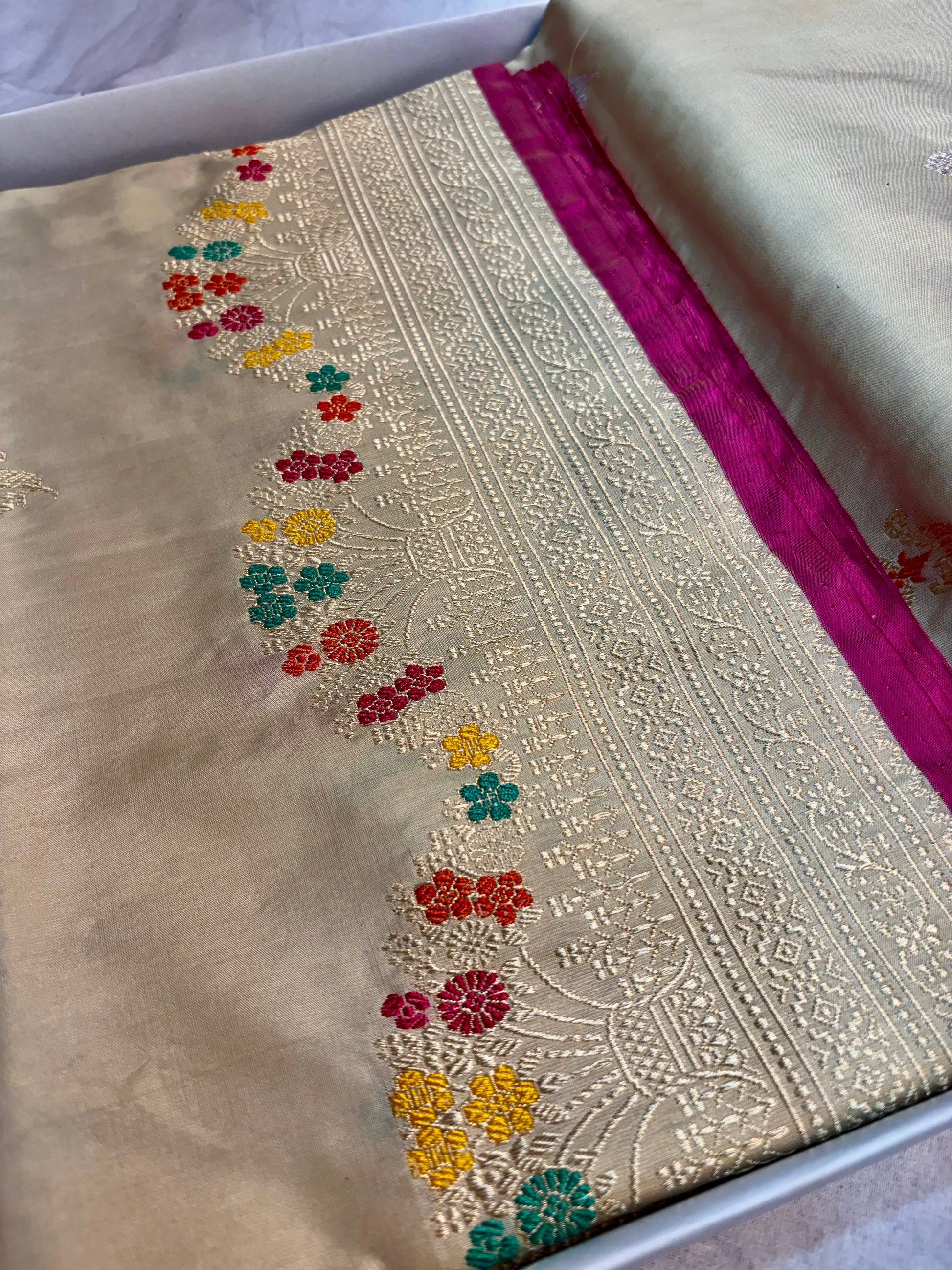 Luxury pure silk Banarasi saree with Rani pink contrast border edges