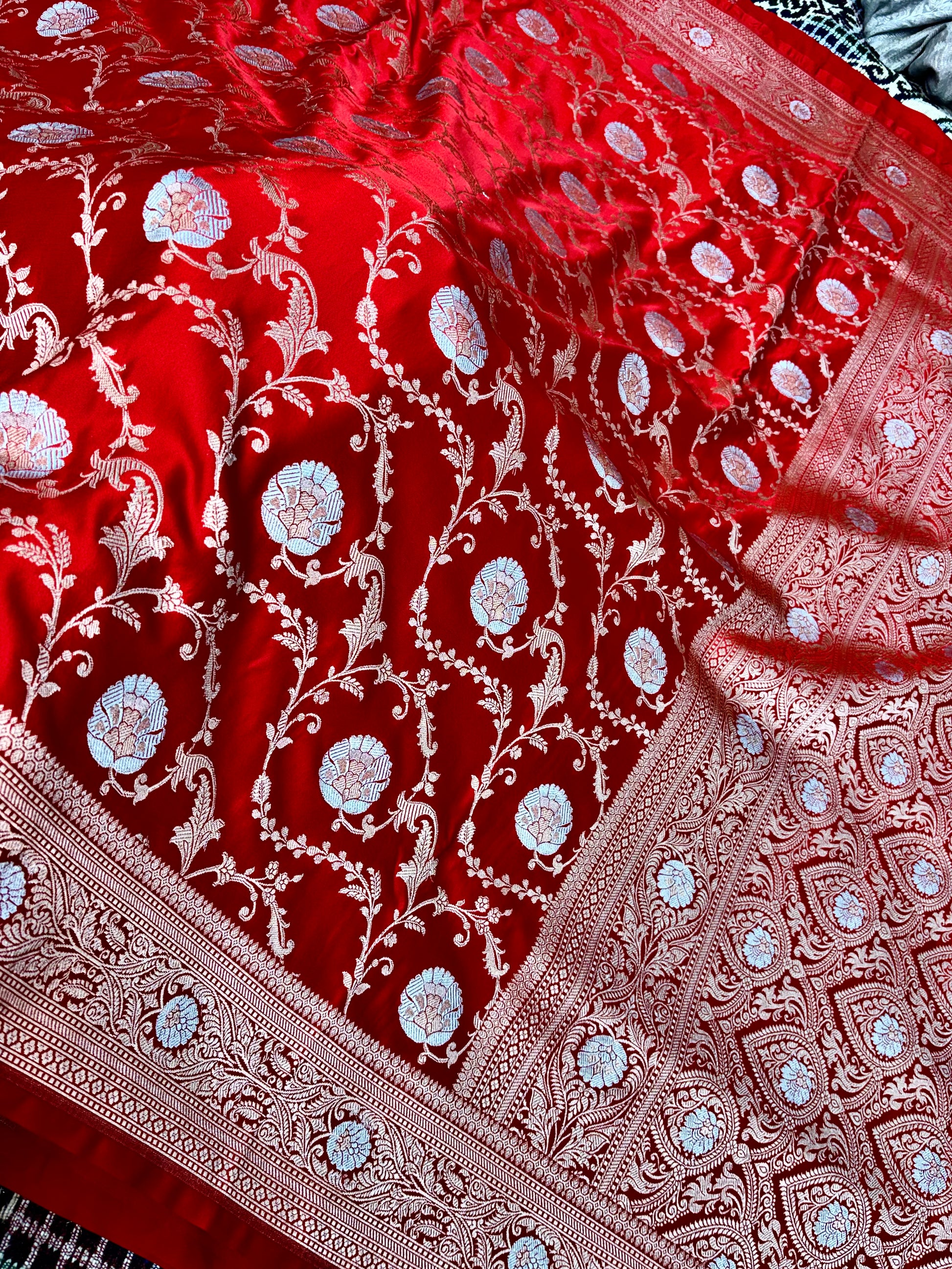 banarasi saree red with intricate zari border detail