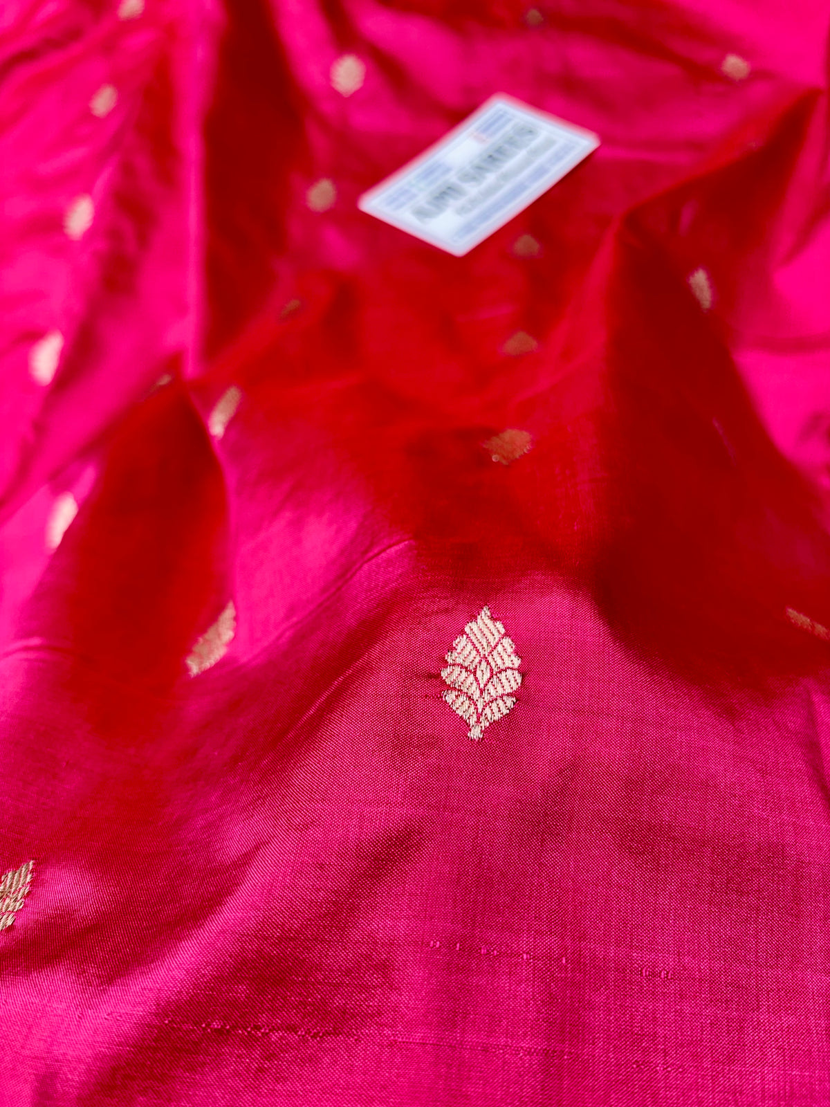 Pure Katan Silk Handloom Banarasi Saree – Strawberry × Pink Dual Tone All-Over Kadwa Motifs Banarasi Saree