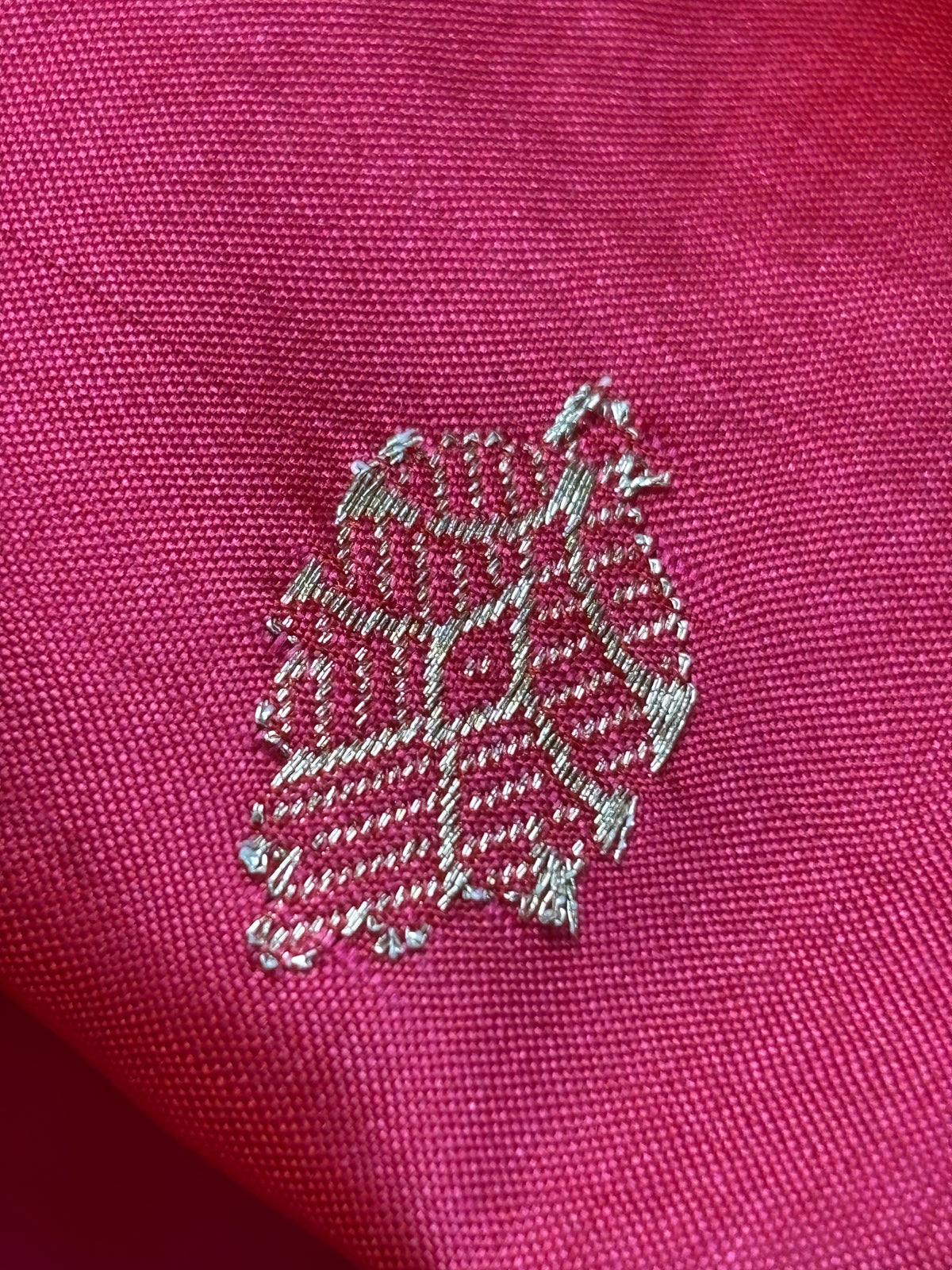 Pure Katan Silk Handloom Banarasi Saree – Strawberry × Pink Dual Tone All-Over Kadwa Motifs Banarasi Saree