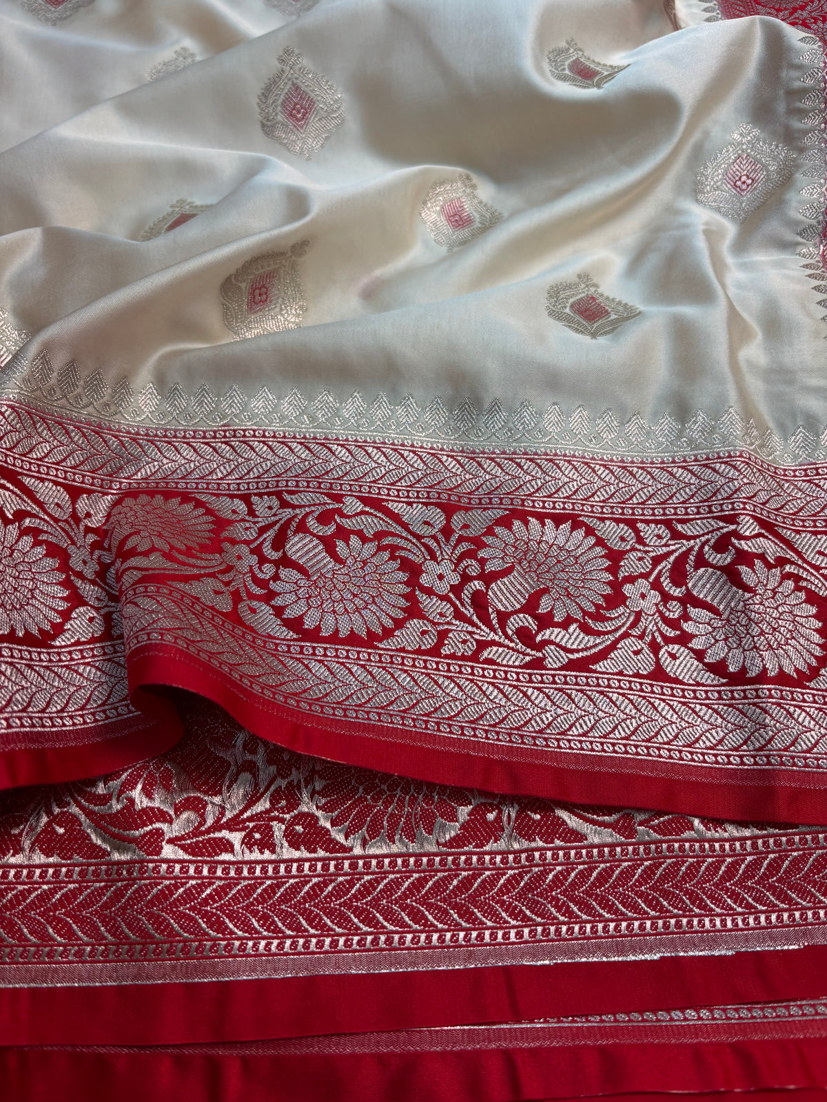 Luxury Premium Ivory Mashru Katan Silk Banarasi Saree with Contrast Red Border & Meenakari Motifs Banarasi Saree