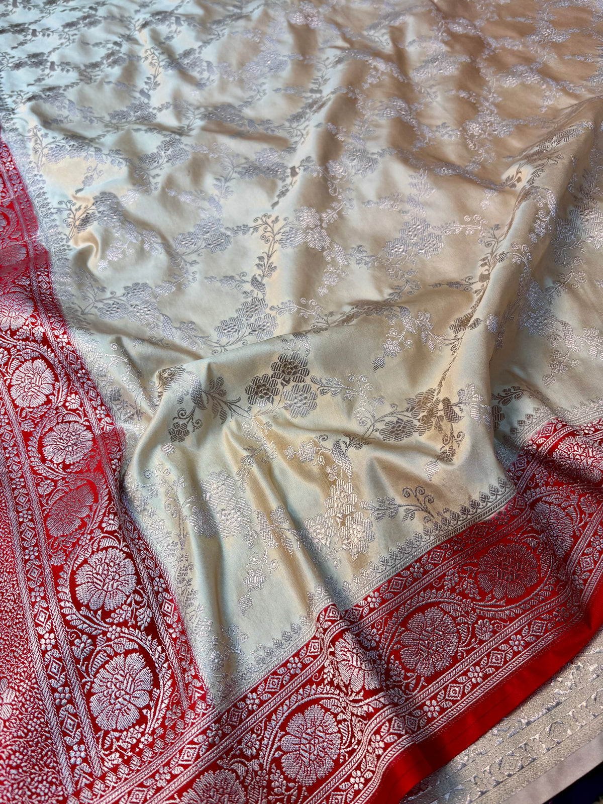 Premium Mashru Katan Silk Banarasi Saree – Ivory & Red Contrast | Golden Zari Floral Jaal Banarasi Saree