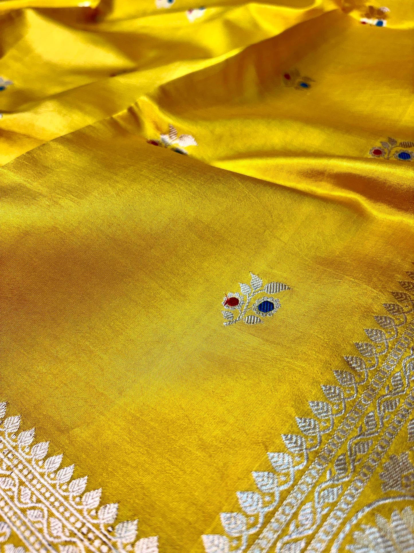 luxury handwoven mango silk kadwa banarasi saree with zari border