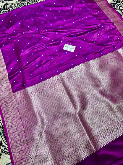 Mashru Katan Silk Rani & Magenta Dual Shade Banarasi Saree with Rich Gold Zari Border and Floral Weaving Mashru Katan Silk Banarasi Saree