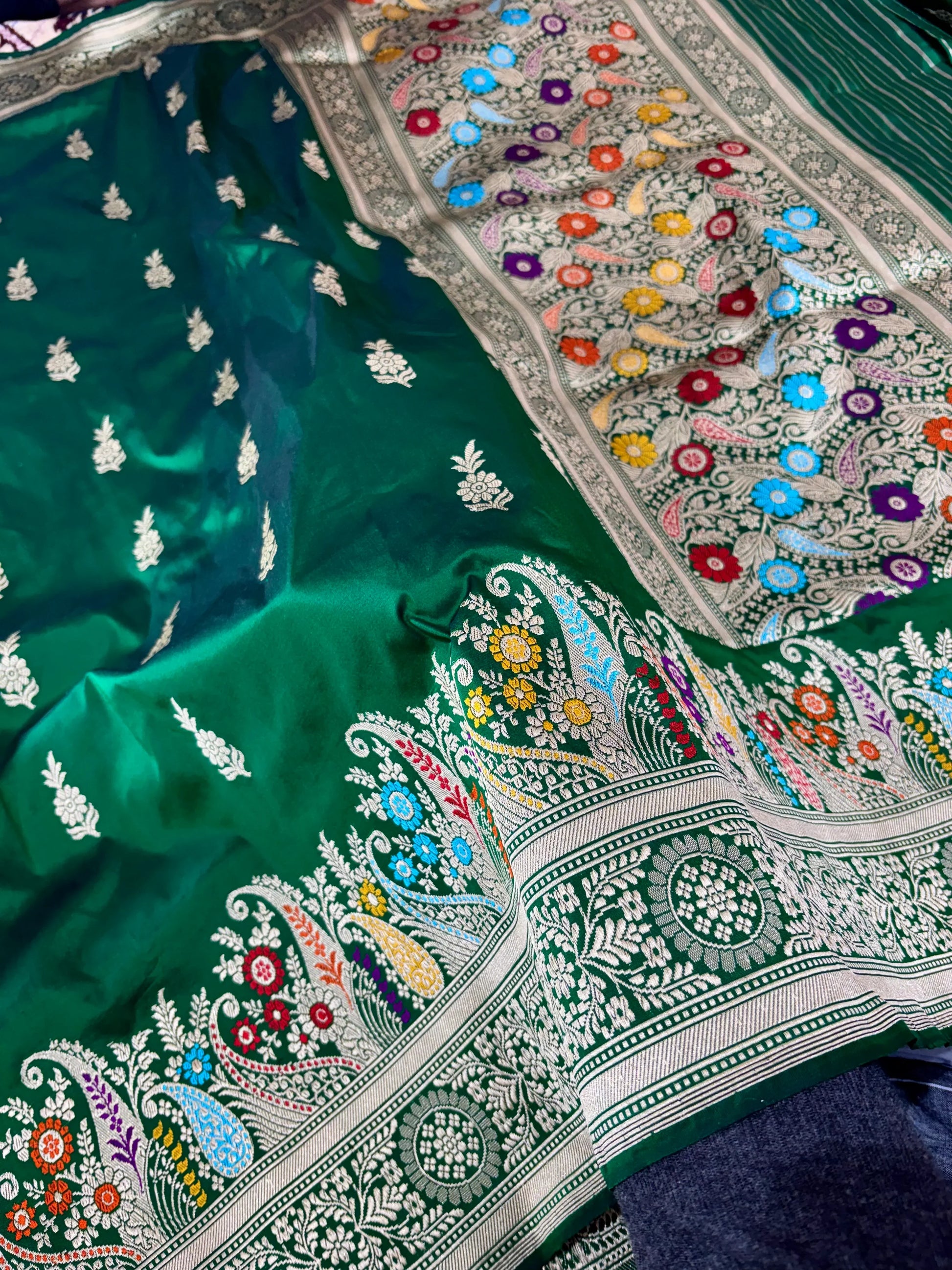 100% Pure Katan Silk Handloom Kadwa Banarasi Saree in Emerald Green With Meenakari Border Pure Katan Silk Banarasi Saree