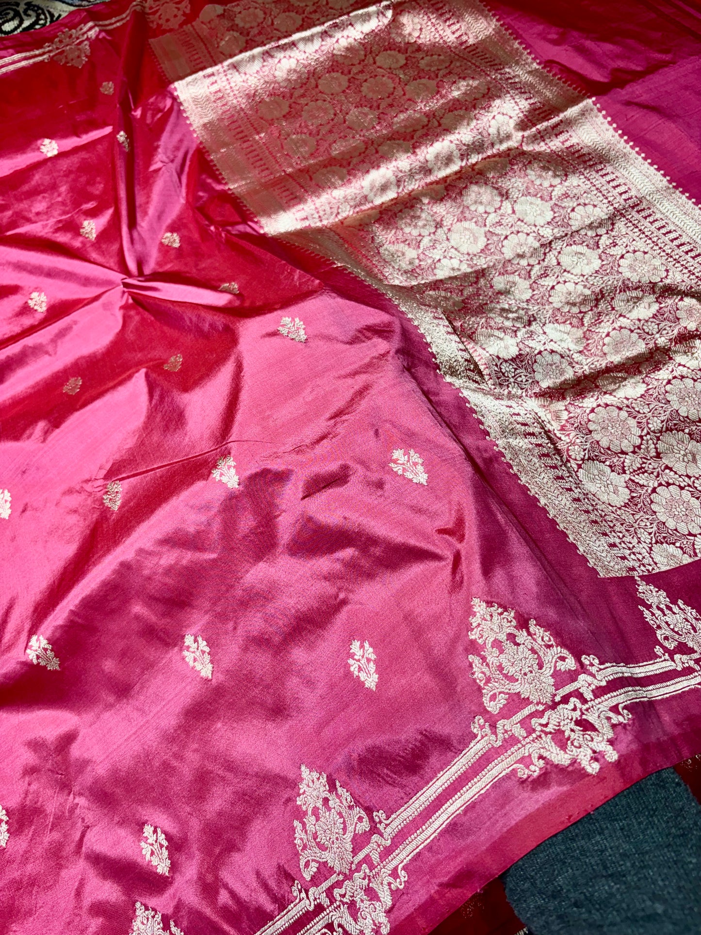 Strawberry Colour 100% Pure Katan Silk Handloom Banarasi Saree with All-Over Kadwa Motifs Pure Katan Silk Banarasi Saree